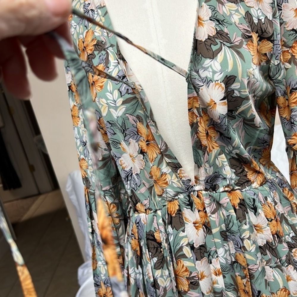 Woman’s‎ dresses - Picture 5 of 12